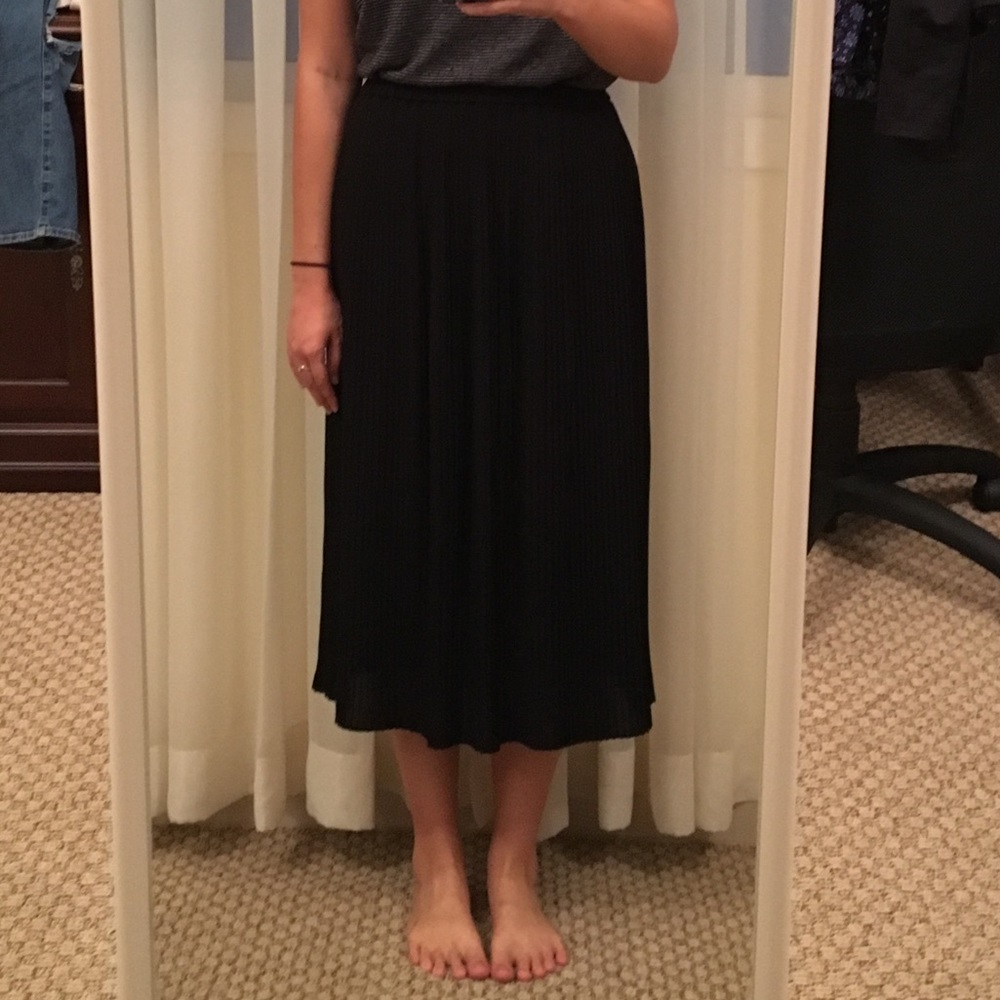 Uniqlo Pleated Midi Skirt